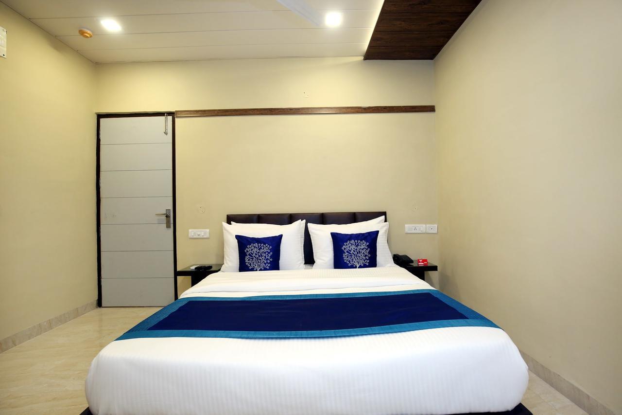 Capital O 9822 Hotel Seven Chandigarh Exterior photo